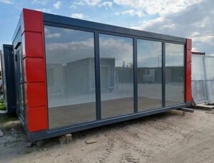 9C87E62F-8429-45A3-9B7F-346F34AEA585.jpg CONTENEDOR DE OFICINA OPEN SPACE 3 X 6 CON VITRINAS